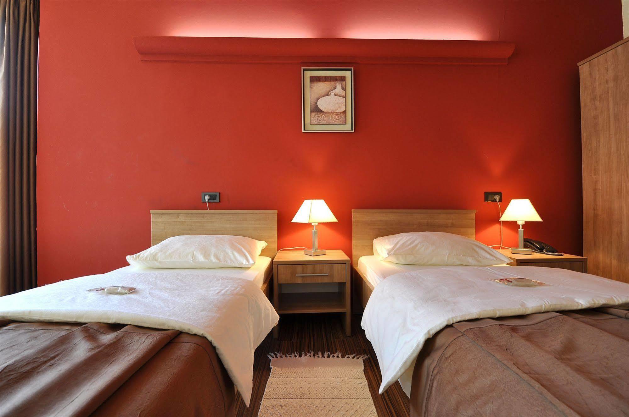 Hotel Fontana Buzet Exterior foto